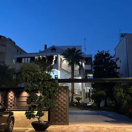 Delux * Durrës